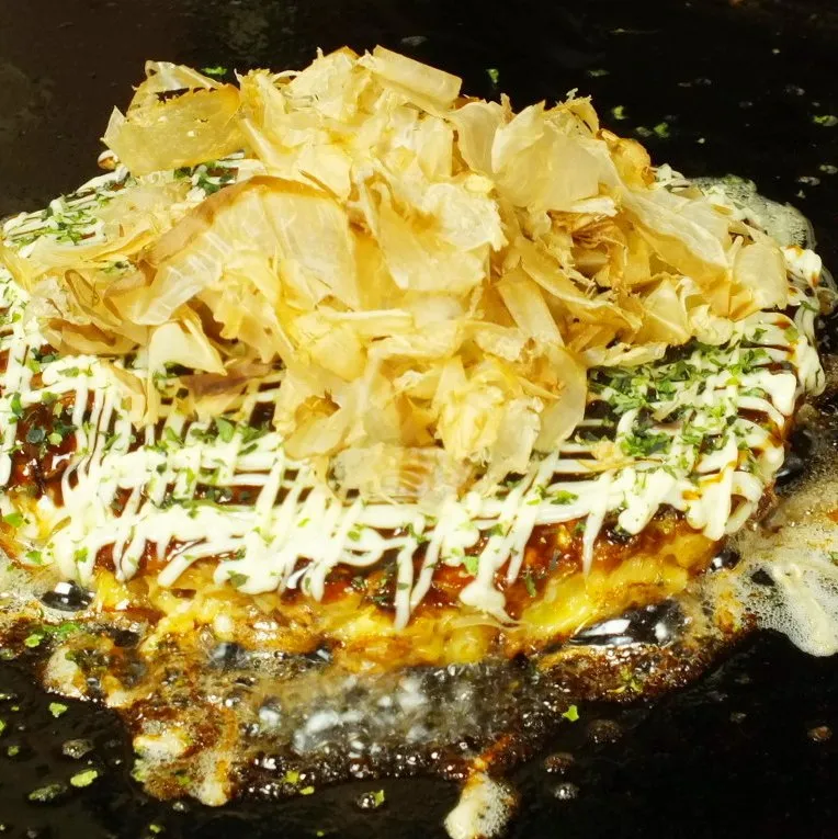 一番人気の豚キムチーズ玉お好み焼
